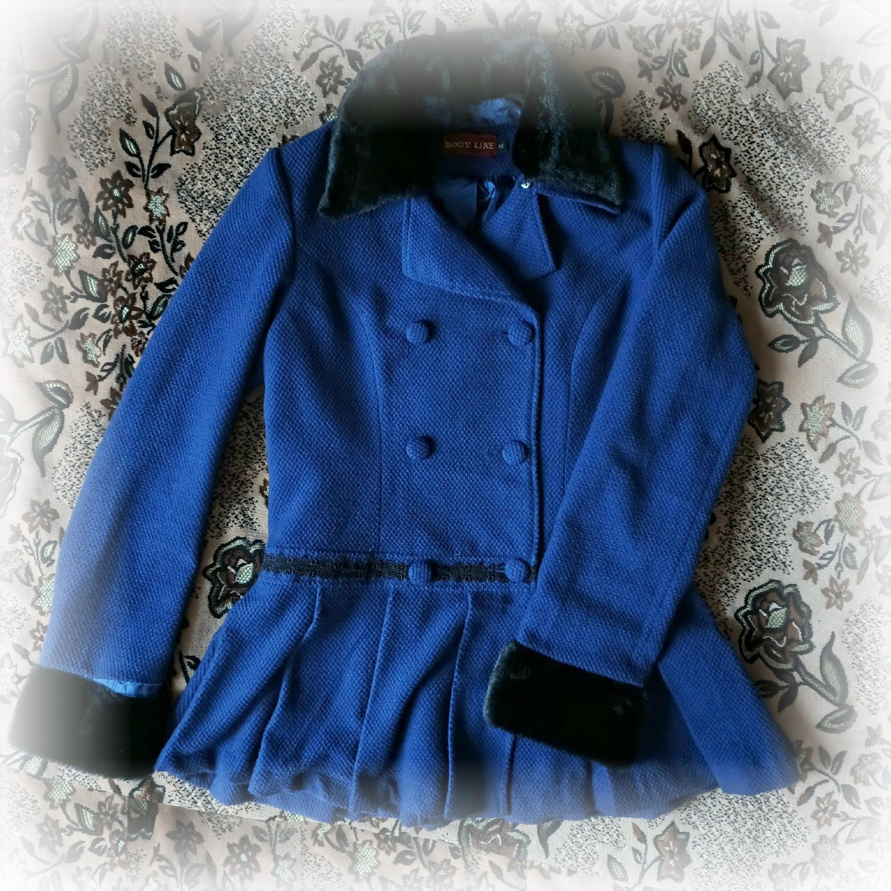 Bodyline - Short Coat.